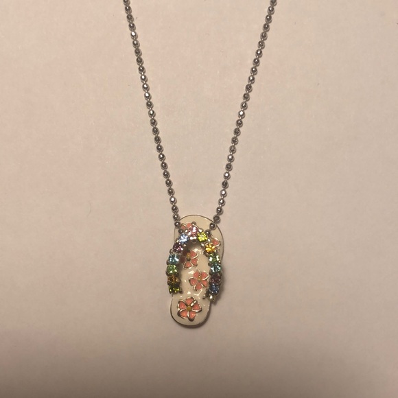 Flip flop charm necklace - Picture 3 of 5